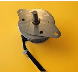 Stepper Motor 120VAC 0.3A 7.5° Solid Shaft 6- Wire VT1644-CCC120
