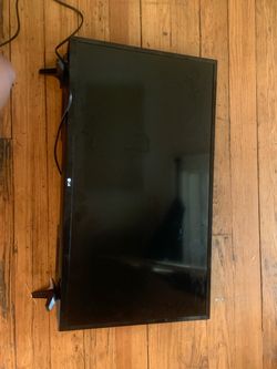 LG 32 INCH TV W/ ROKU & REMOTE READY FOR PICKUP