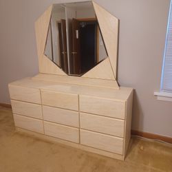 9 Drawer Dresser With Mirror.  Excellent Condition.  