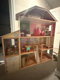 Kidcraft dollhouse
