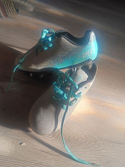 Soccer shoes