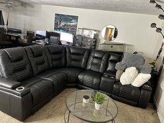 $1,500 Reclining Coucch
