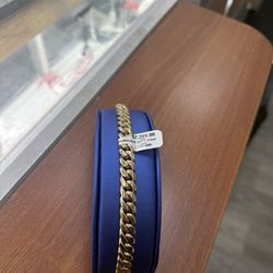 Gold Cuban link bracelet