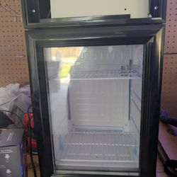 Glass Door Mini Fridge / Beverage Cooler