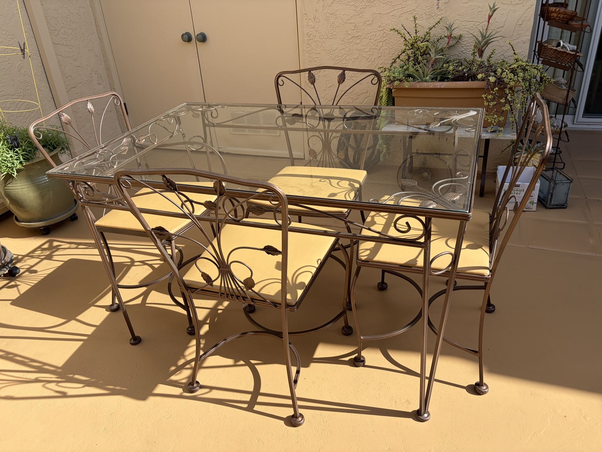 Vintage Meadowcraft Table & Four Chairs