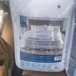 SUTTON PLACE™ COLLECTION COOLING COMFORTER