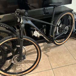 Bicycle Scott scale 940 carbon 29” Hydraulic Brakes Great Condition.