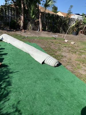 Photo Artificial grass 2 pieces 12x40 . 12 foot wide and 40 foot long.