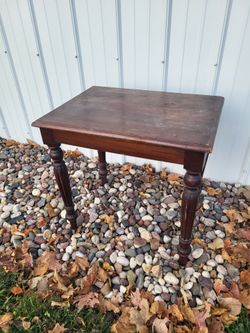 Rectangle wood end table dark brown stain 17x23x22"