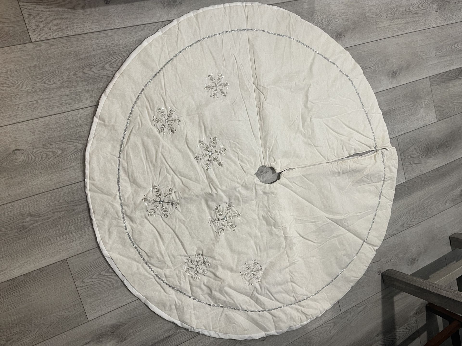 Snowflake Tree Skirt