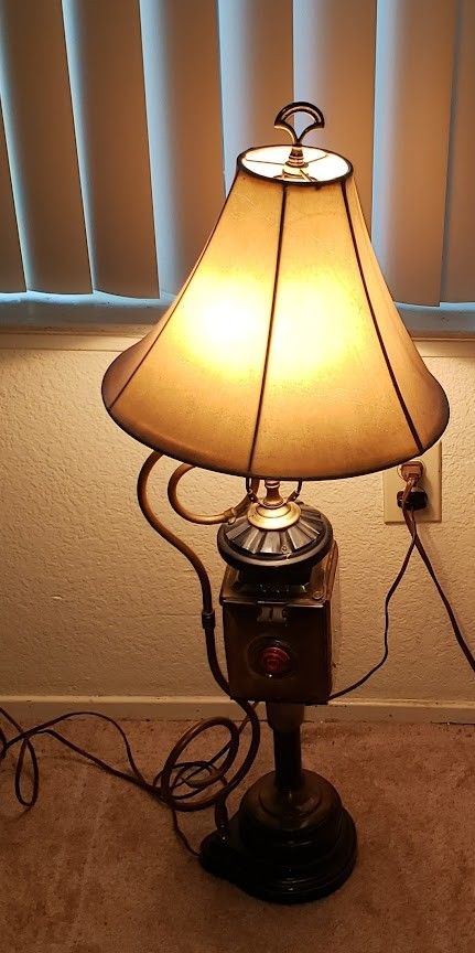 Antique/Vintage Brass Metal Table Lamp