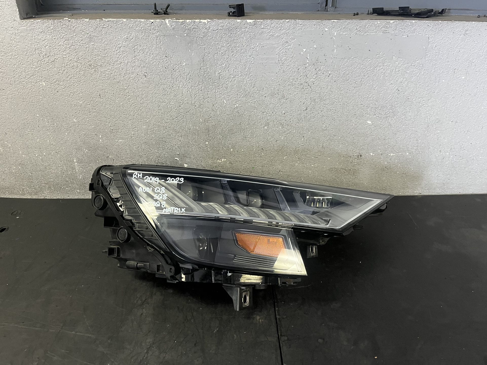 2019-2020-2021-2022-2023 AUDI Q8/SQ8/RSQ8 MATRIX RIGHT HEADLIGHT OEM USED