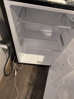 Mini Fridge Insignia