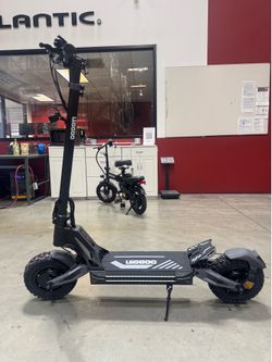 Dual-motor high-speed electric scooter