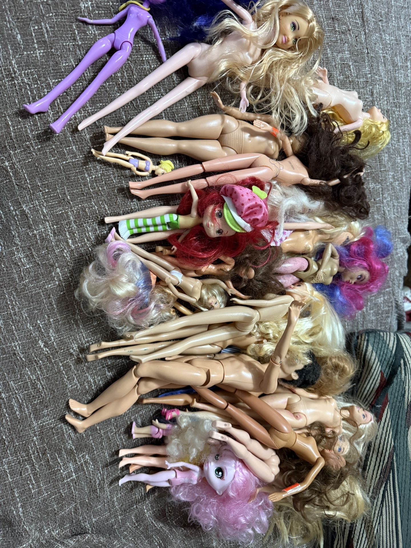 FREE DOLLS