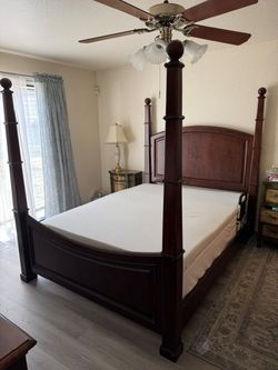 Solid Wood 4-Poster Bed Frame and Mattress (Queen)