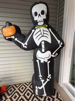 7-foot LED Skeleton Inflatable