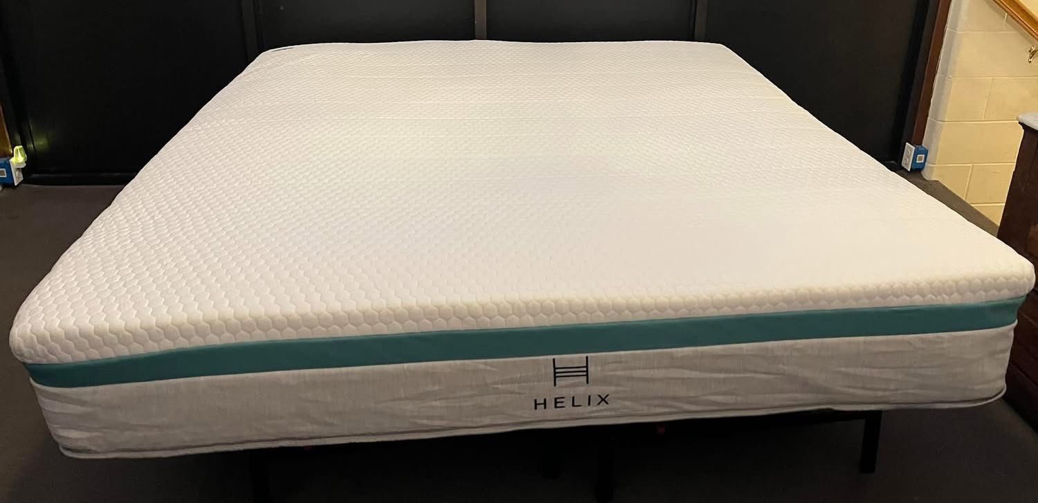 Like New Helix Sunset Hybrid Full Mattress