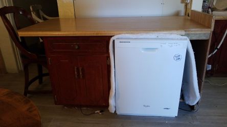 Counter island, dishwasher