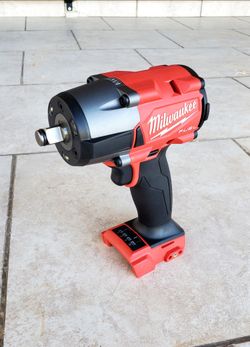 Milwaukee 18V FUEL 1/2in. Mid Torque Impact Wrench
