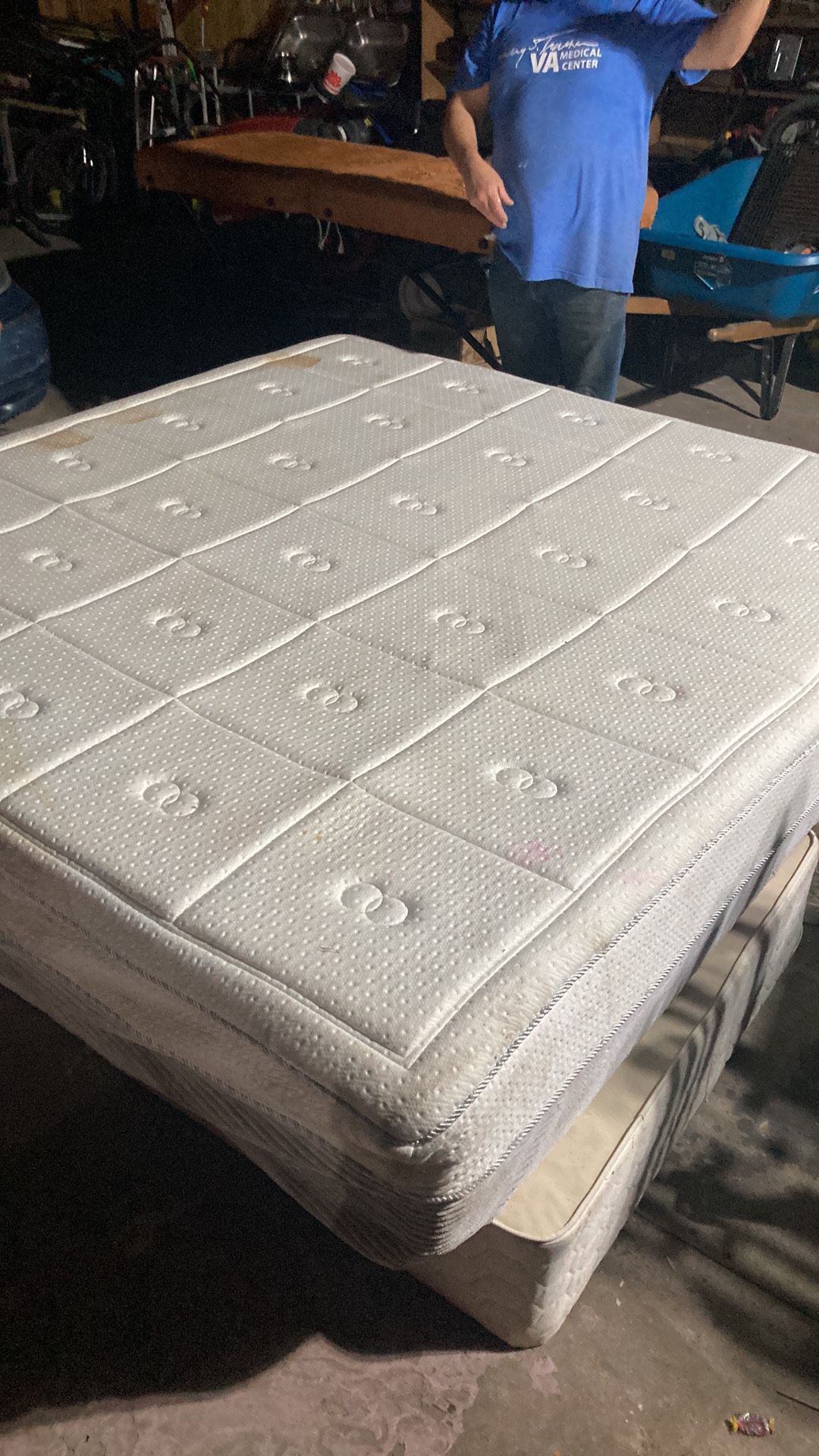 Kingsize Mattress And Box Spring Set for Sale in Corp Christi, TX OfferUp