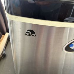 Igloo Ice Maker.   