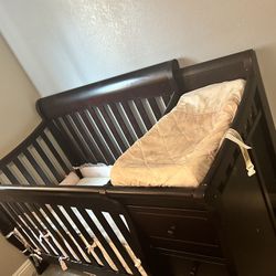 Free Baby Crib With Changing Table And 3 Drawers