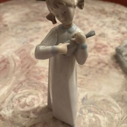 Lladro Statue Of Girl With Mandarin