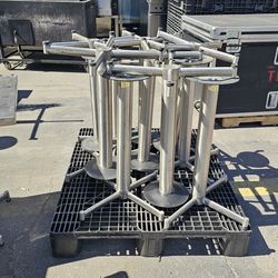 Table stands and table