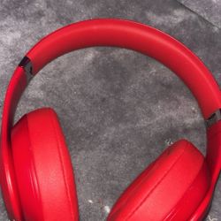 Red studio Beats 3 
