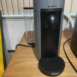 NESPRESSO MACHINE 