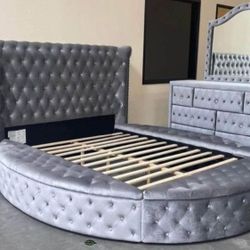 Luxus Velvet Queen Bed
5 color available