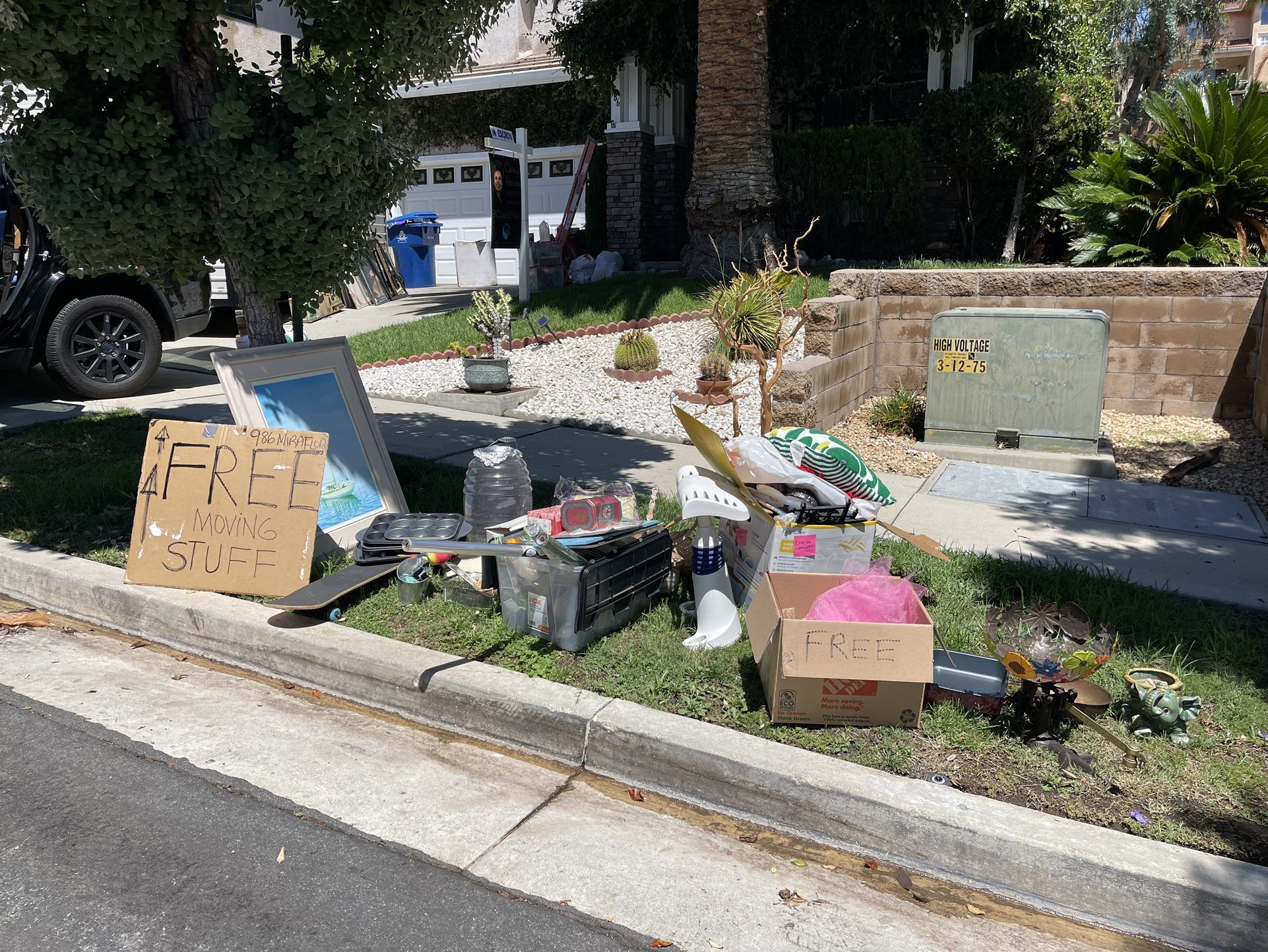 FREE FREE FREE MOVING STUFF