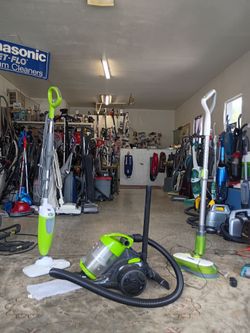 Vacuum cleaner, steam mop and hard floors cleaner