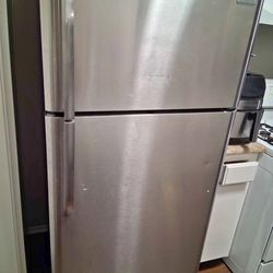 Frigidaire Refrigerator 