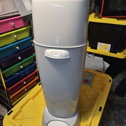 Diaper genie trash can