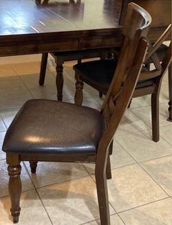 Set of 4 Wooden Dining Chairs – Elegant & Sturdy - Make and offer!