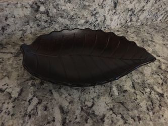 Decorative leaf bowl