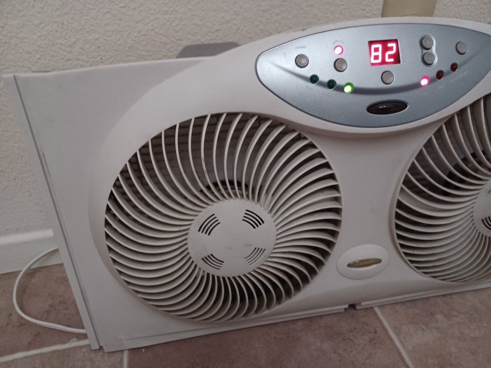 BIONAIRE Premium Digital 8.5" Twin Window Fan for Sale in San Diego, CA