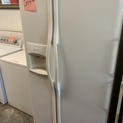 Frigidaire Side By Side Refrigerator Excellent  . Warranty  . Delivery Available . 2203 Fowler St. 33901