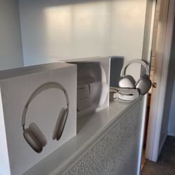 Starlight AirPod Maxes Headphones $200 Brand New  Valid serial number  Pick up  Killeen Texas