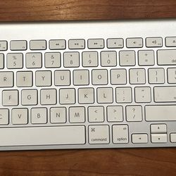 Apple Wireless Keyboard And Magic Mouse 2
