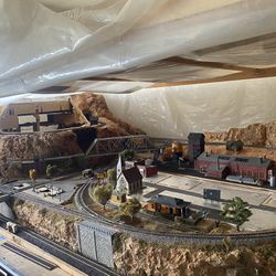 Huge Ho Scale Model Train Track Layout  On Wheels Can Move 400 All Model Buildings,wiring, Electrical Control  And A Couple Model Trains All Included 