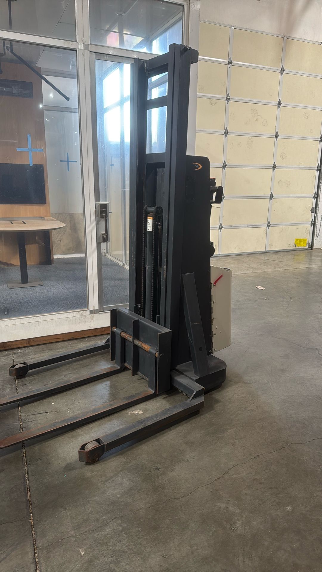 Crown M electric-powered industrial forklift
