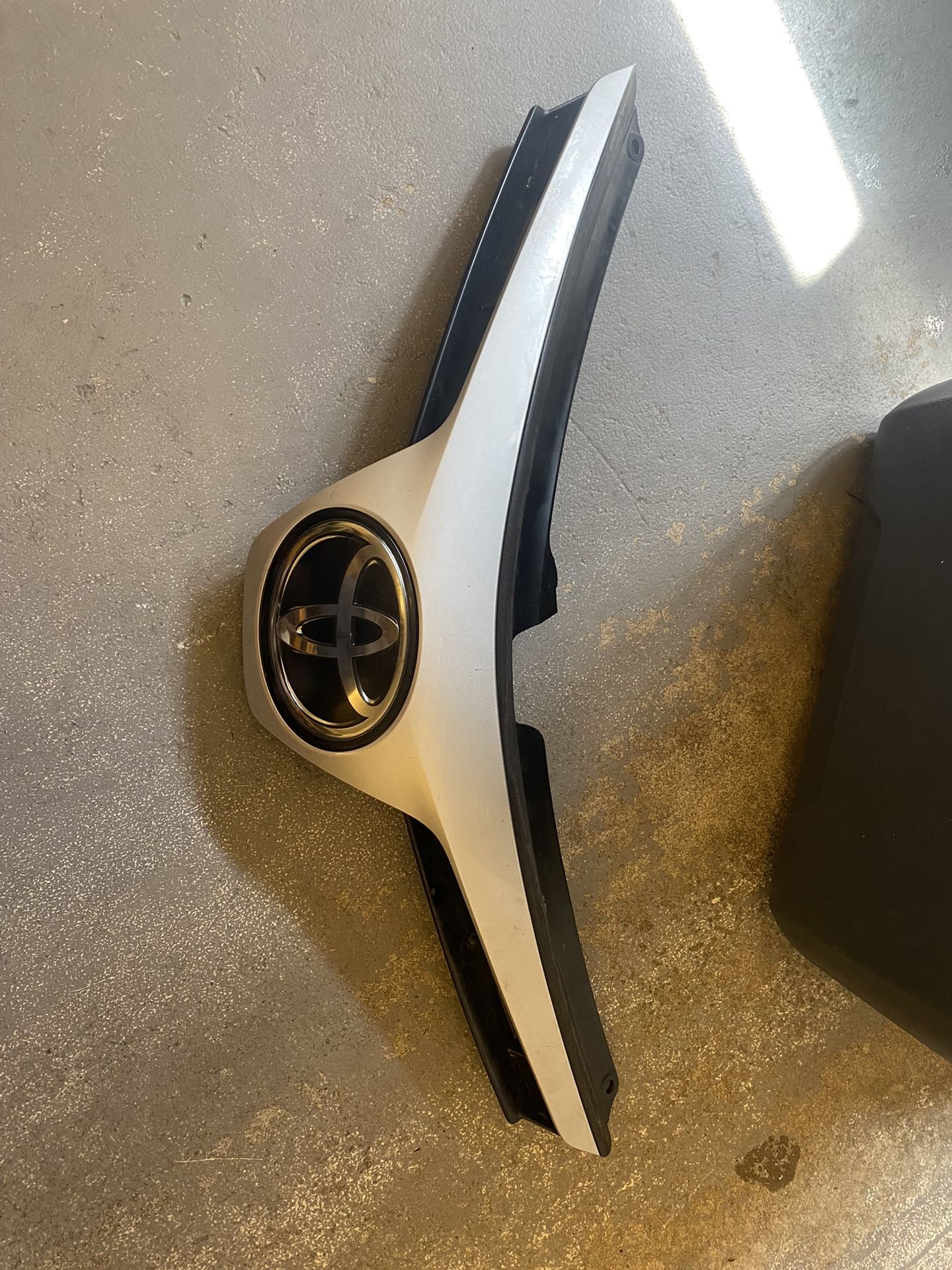 Toyota Corolla Front Emblem 80$