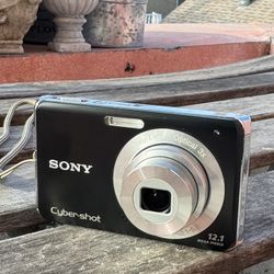 Vintage Sony Cybershot Y2K Digicam 
