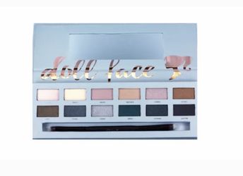 Smoke eyeshadow palette by Doll Face