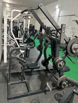 PLATE-LOADED ISO-LATERAL CHEST AND BACK
