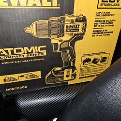 Brand New Dewalt 20v Atomic 1/2" Drill/Driver Kit