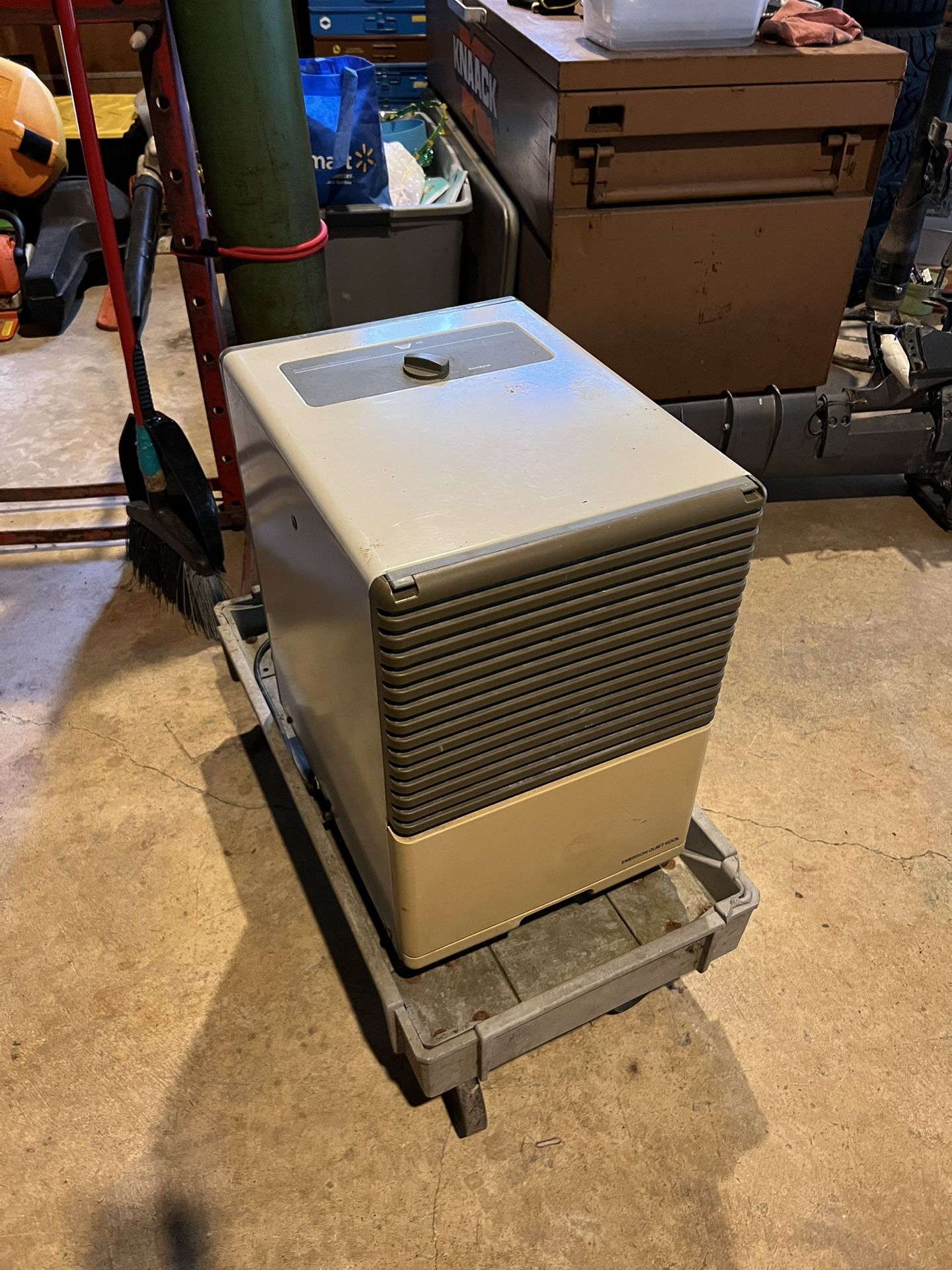 Automatic Dehumidifier Emerson Quiet Kool